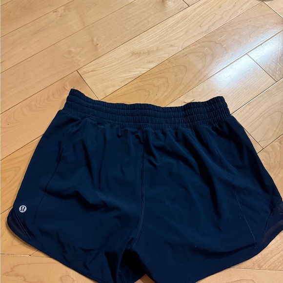 Lululemon 4” Hotty Hot High Rise Shorts - Picture 2 of 3